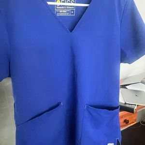 Figs Women's Isabela 2 pocket scrub top